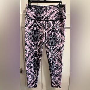 Victoria's Secret Pink and Black Geometric-Print Leggings Medium